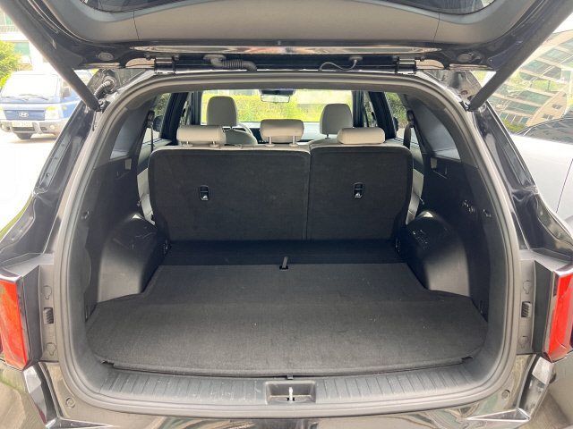 쏘렌토 하이브리드 5인승의 트렁크.